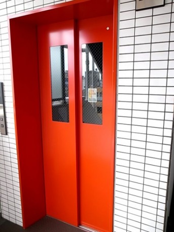 エレベーター前