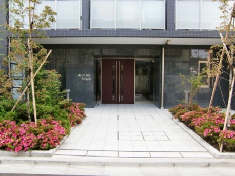 エントランス前