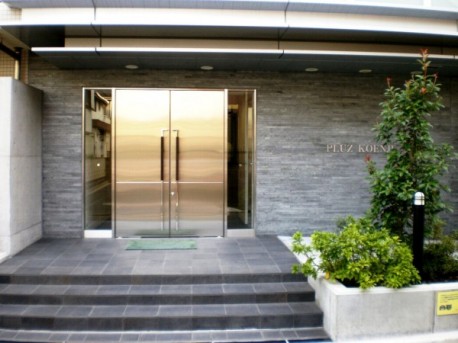 エントランス前